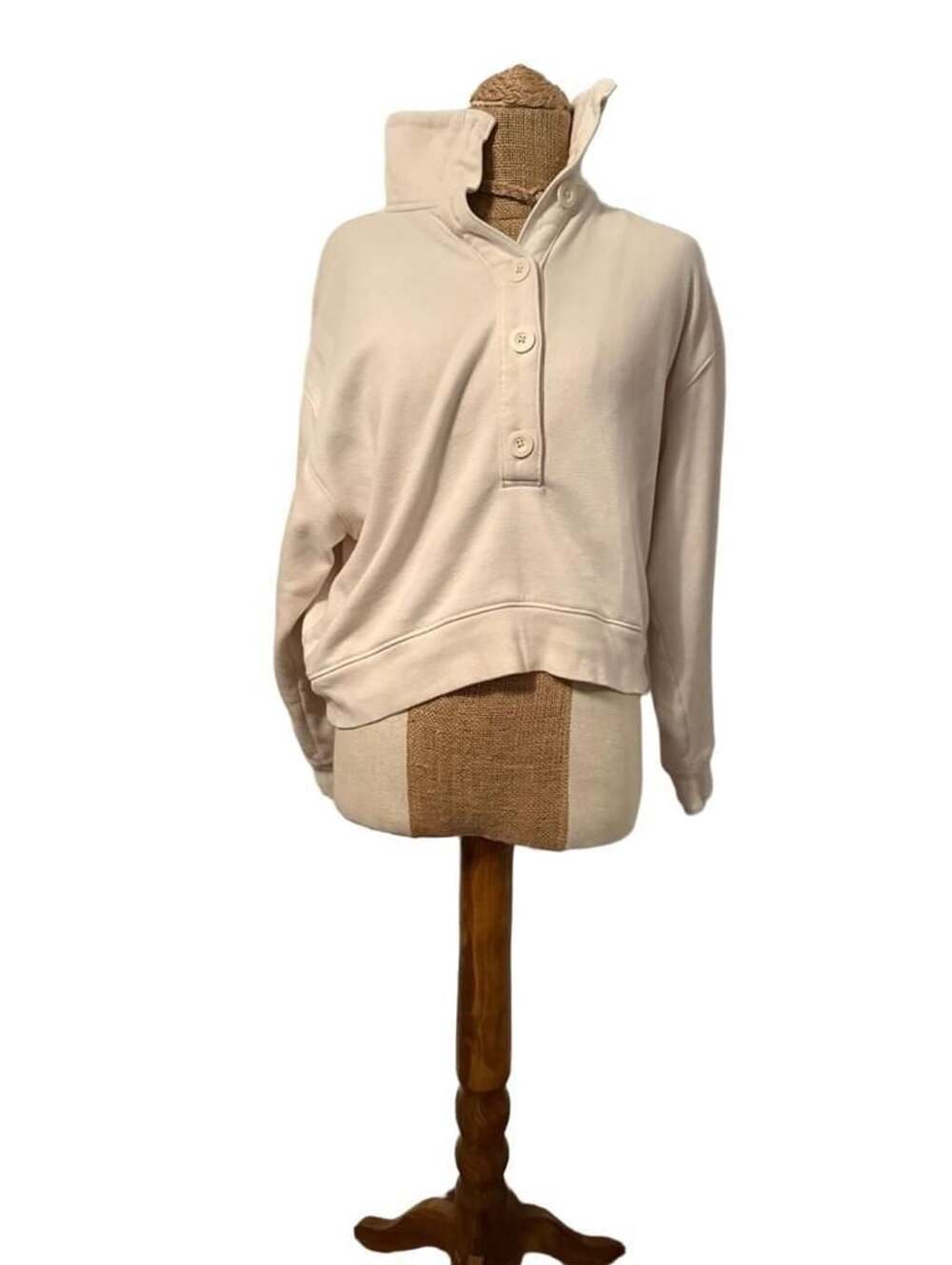 Universal Threads Women's Placket Pullover Sweatshirt Cream Off White sz medium